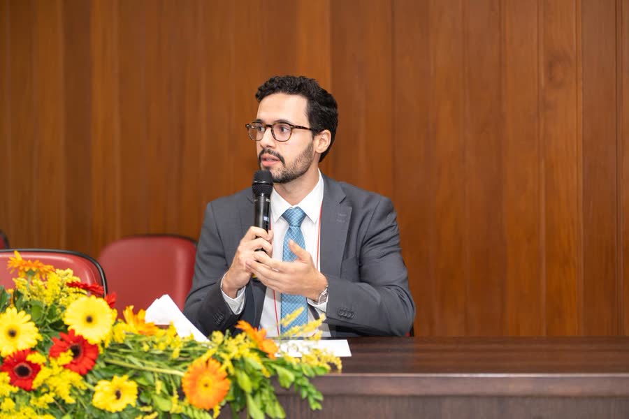 Mesa de debates em congresso